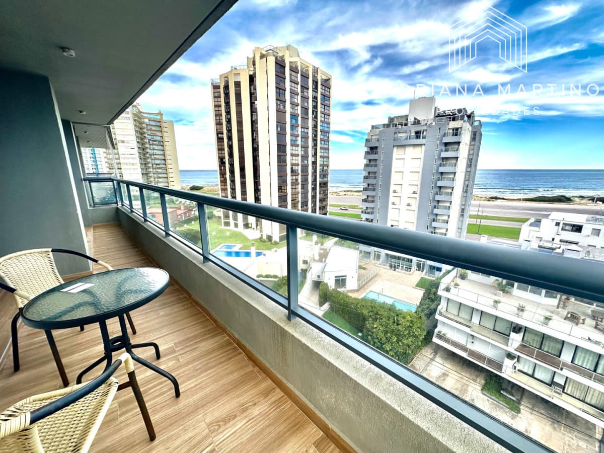 Moderno apartamento en venta en Playa Brava, a pasos del mar