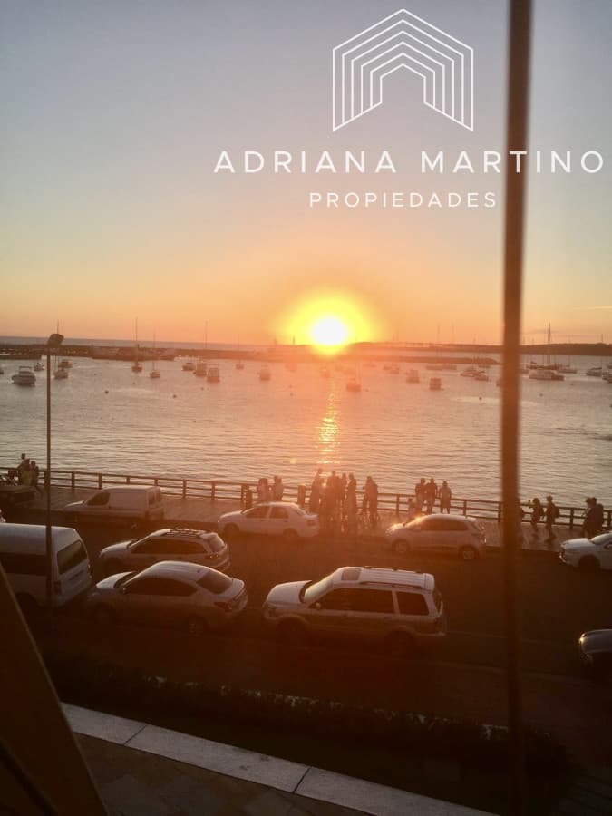 Apartamento en Venta – Primera Línea Playa Mansa, Punta del Este