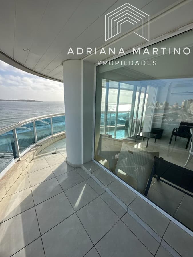 Hermoso y amplio apartamento en playa Mansa, Punta del Este!