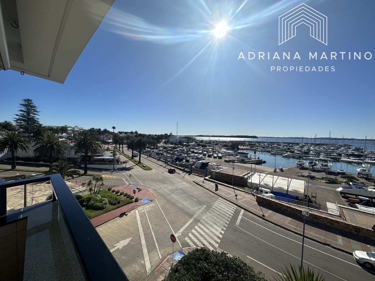 Hermosa y amplia unidad de lujo en el Puerto de Punta del Este