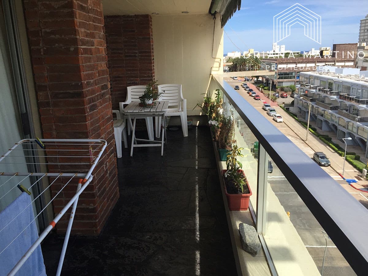 Apartamento en península de Punta del Este, con buena vista.