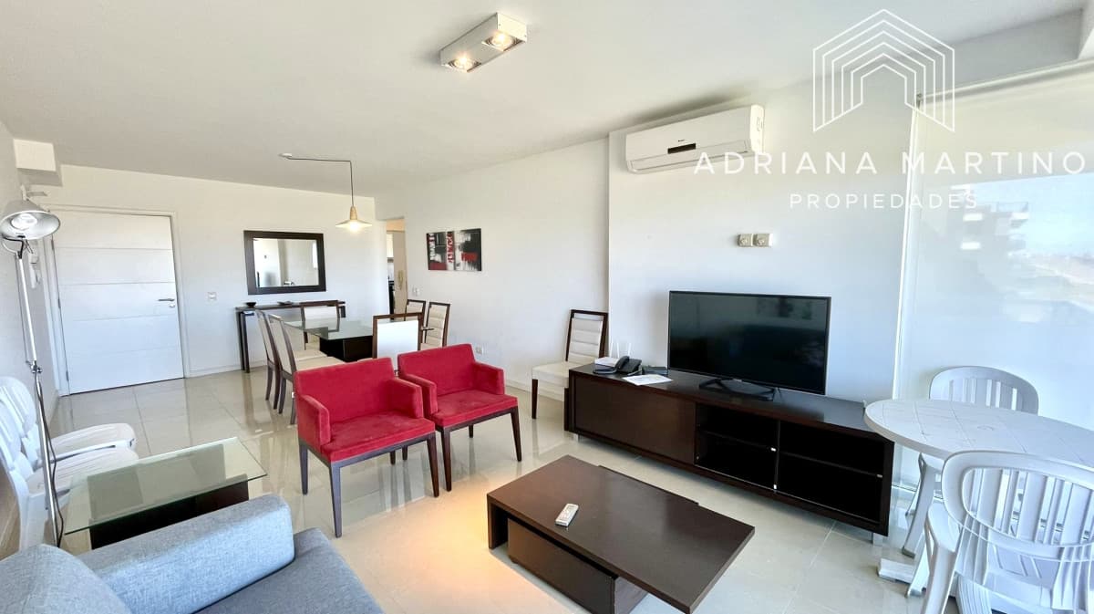 Excelente apartamento en primera línea de Playa Brava, Punta del Este.