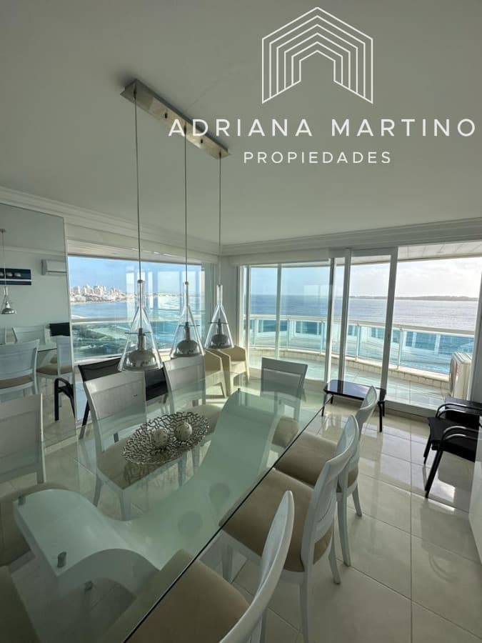 Hermoso y amplio apartamento en playa Mansa, Punta del Este!