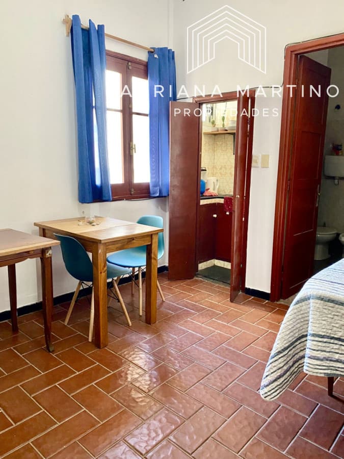 Apartamento en venta en pleno centro de Piriápolis, a pasos de la playa y de todos los servicios.