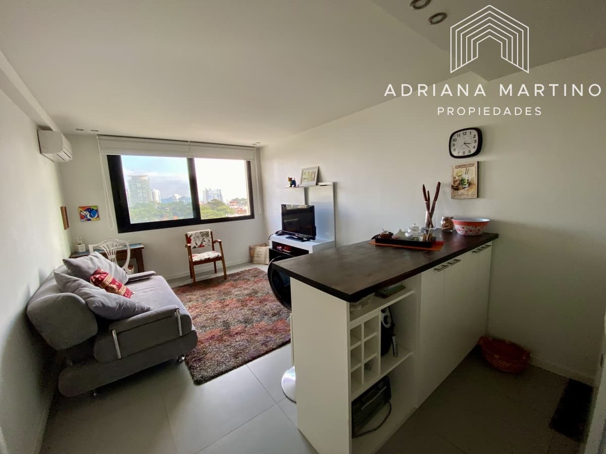 Cómoda planta a metros de Playa Brava