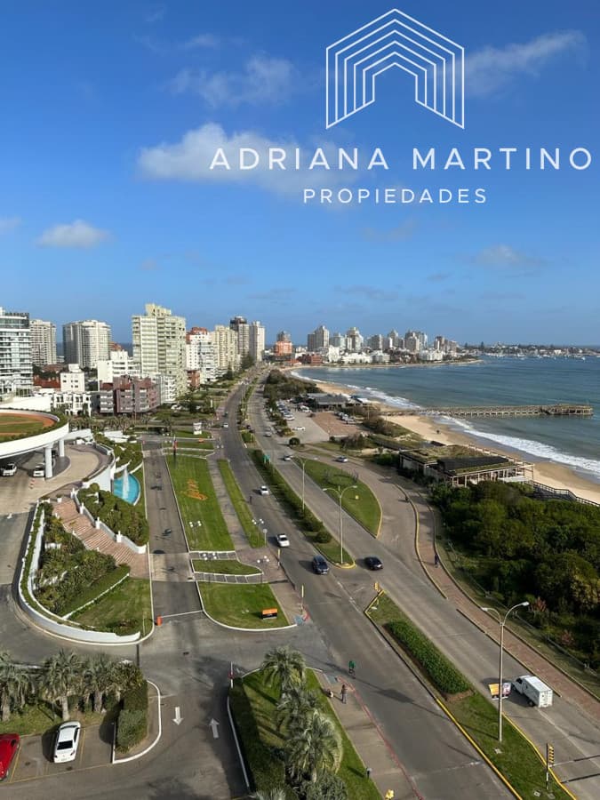 Hermoso y amplio apartamento en playa Mansa, Punta del Este!