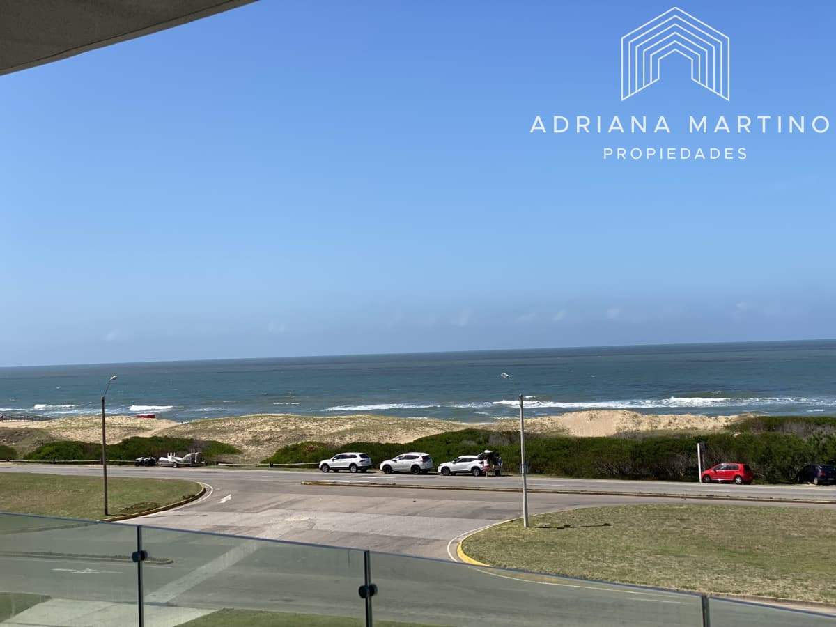 Excelente apartamento en venta primera línea playa brava