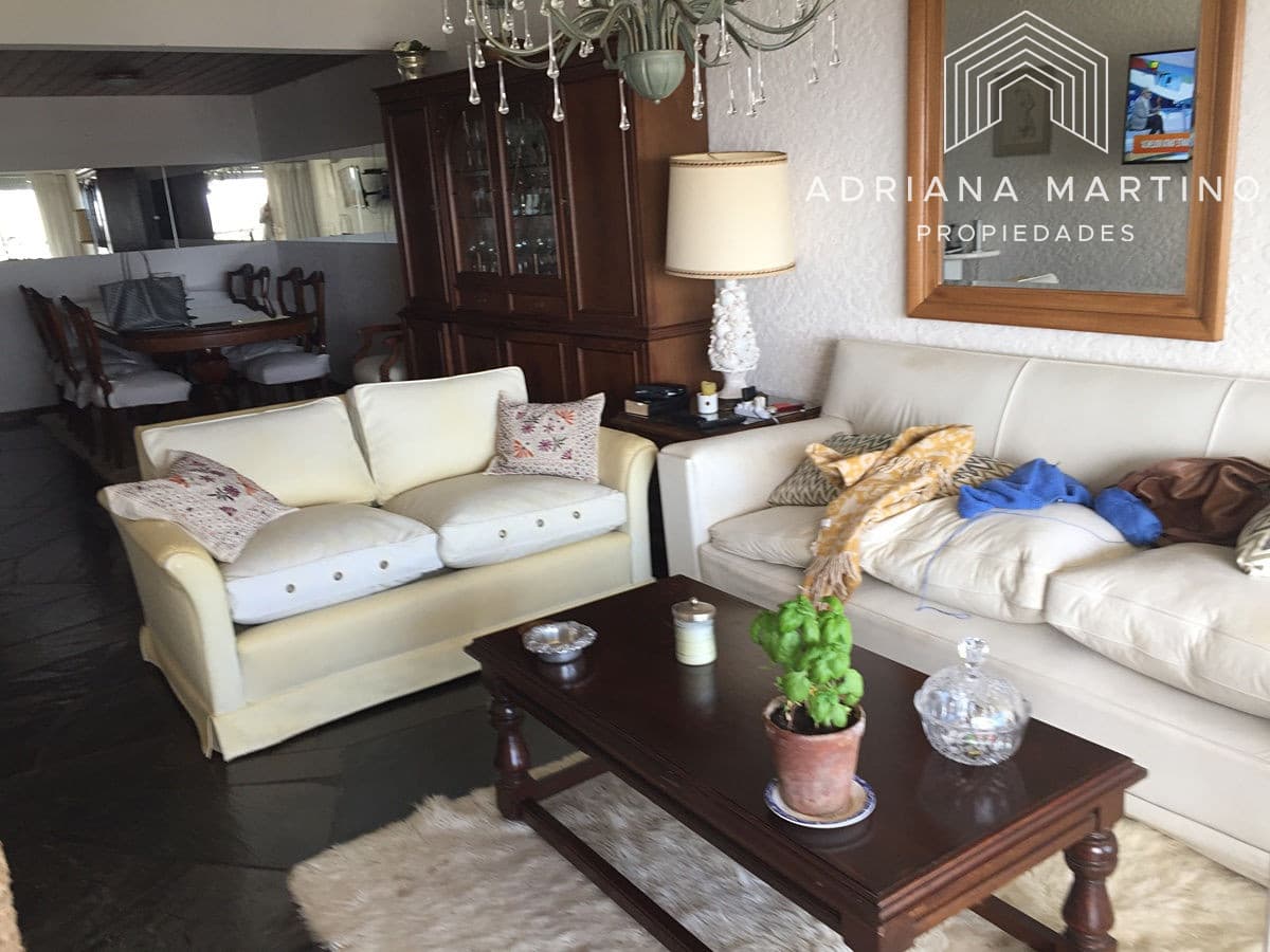 Apartamento en península de Punta del Este, con buena vista.