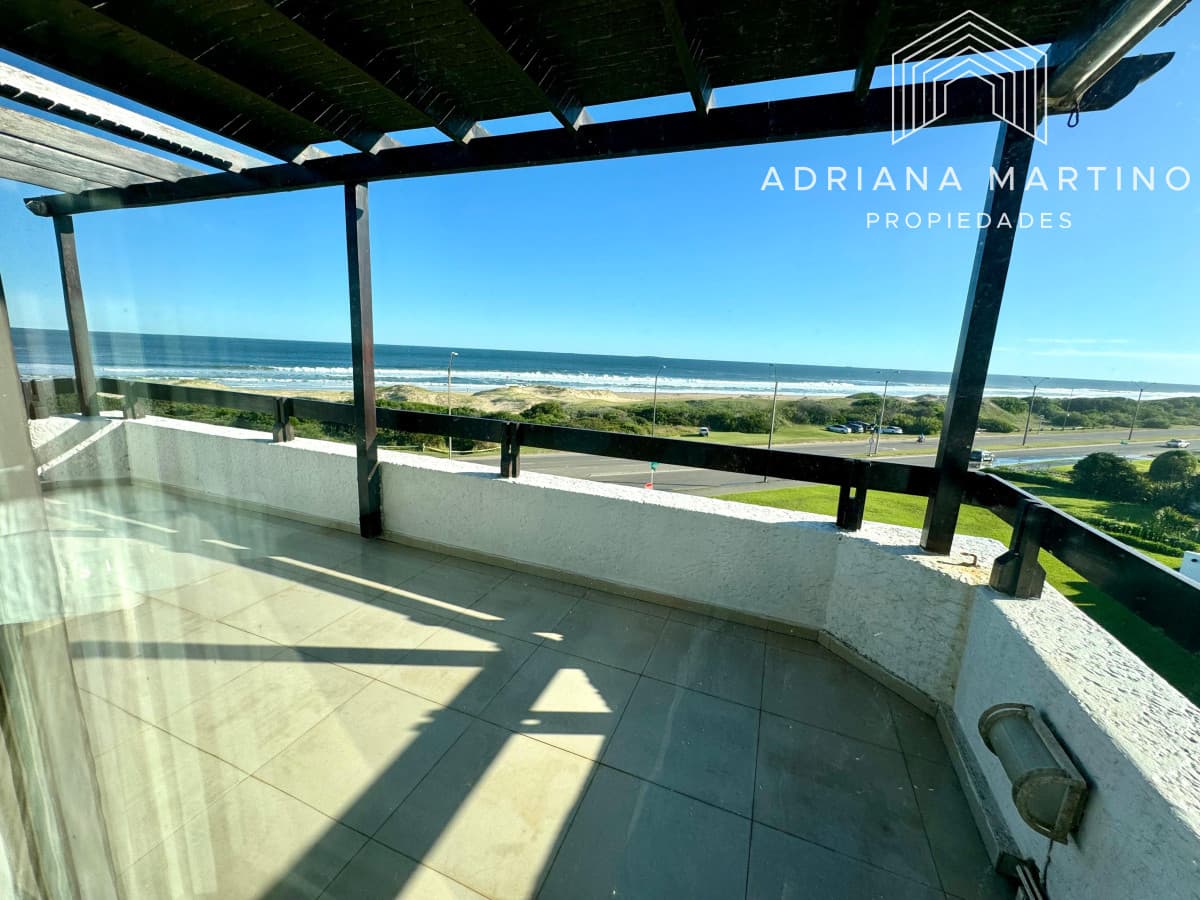 Excelente apartamento en primera línea