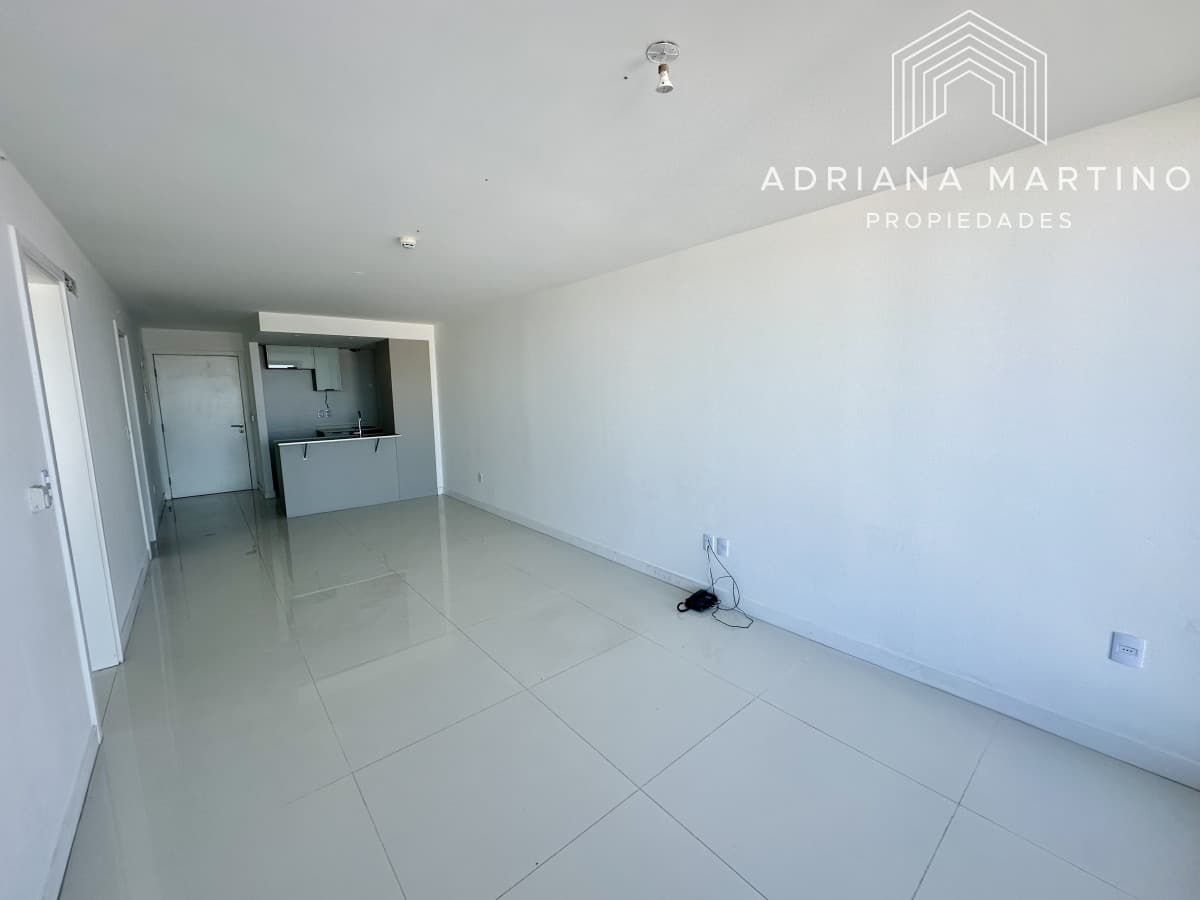 Excelente apartamento con vista al mar en alquiler anual