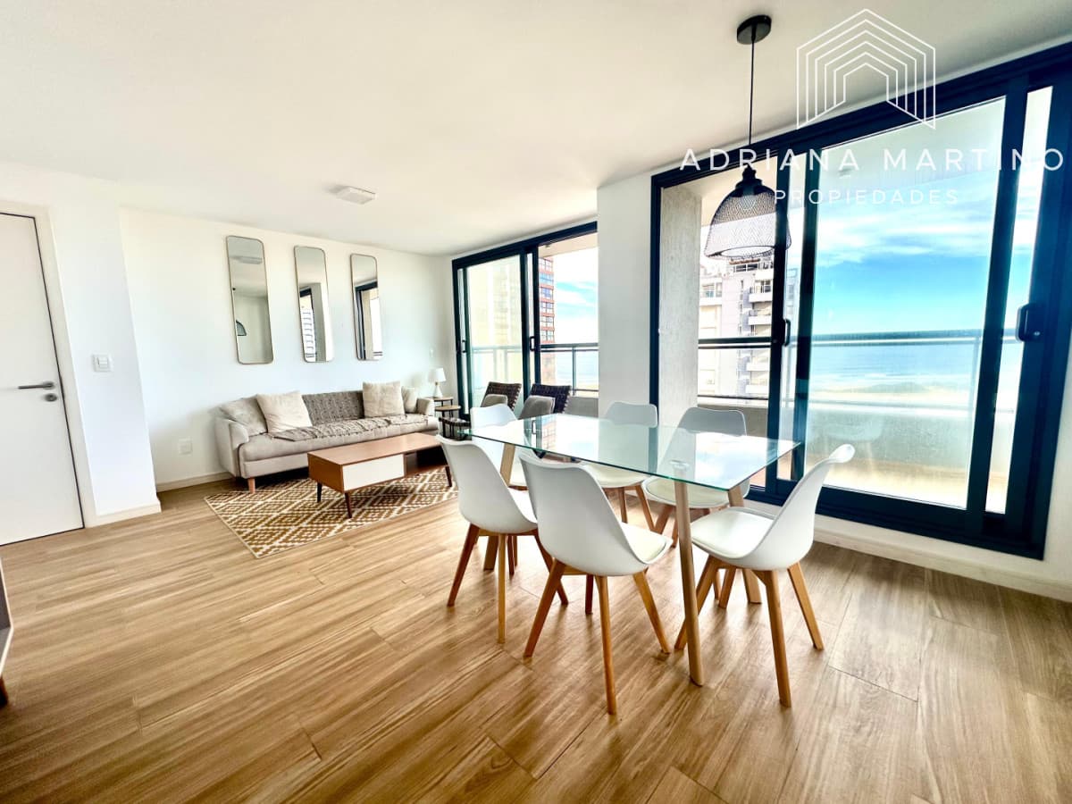 Moderno apartamento en venta en Playa Brava, a pasos del mar