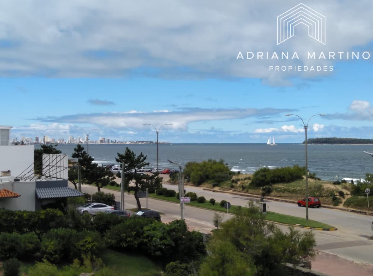 Apartamento en Venta en Playa Mansa – A Pasos del Mar