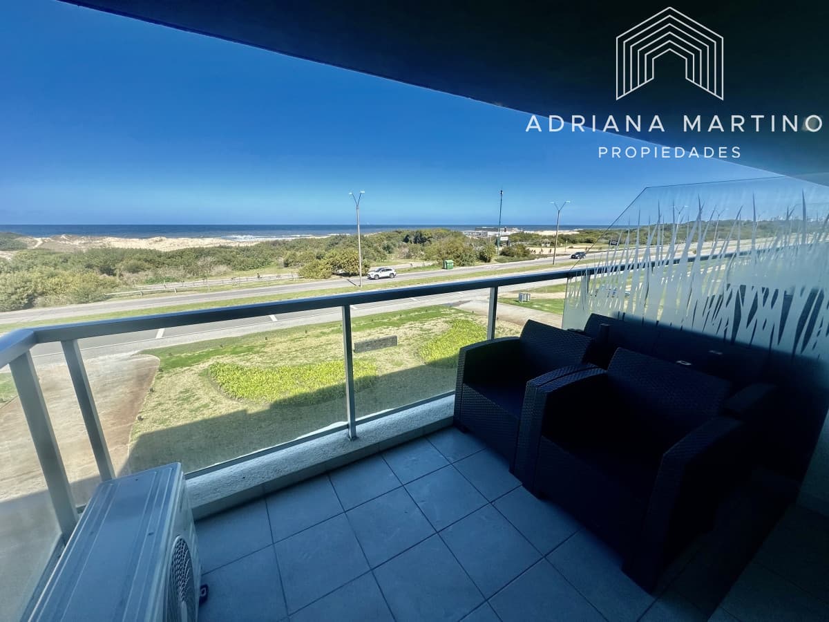 Excelente apartamento en primera línea playa brava