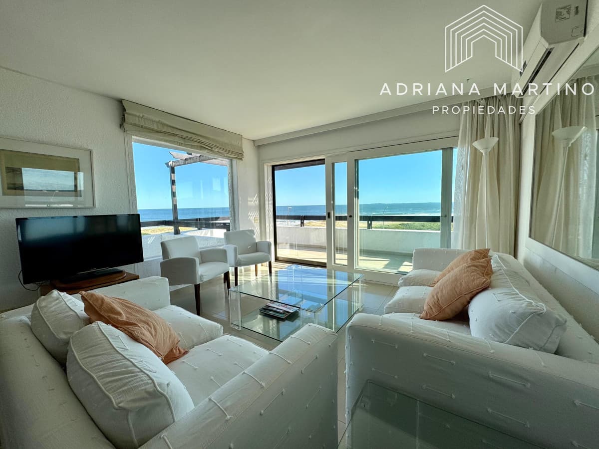 Excelente apartamento en primera línea