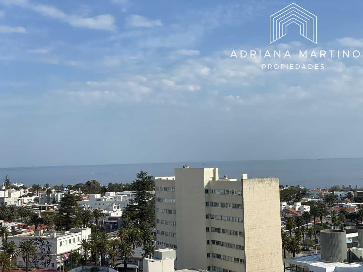 Hermoso y muy confortable apartamento en península con excelente vista al mar.