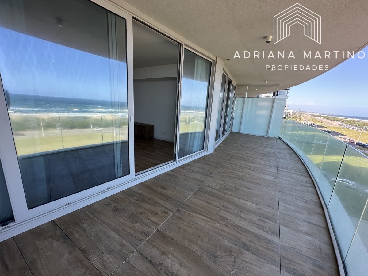 Apartamento de categoría en primera línea brava