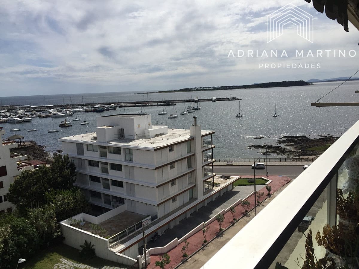 Apartamento en península de Punta del Este, con buena vista.