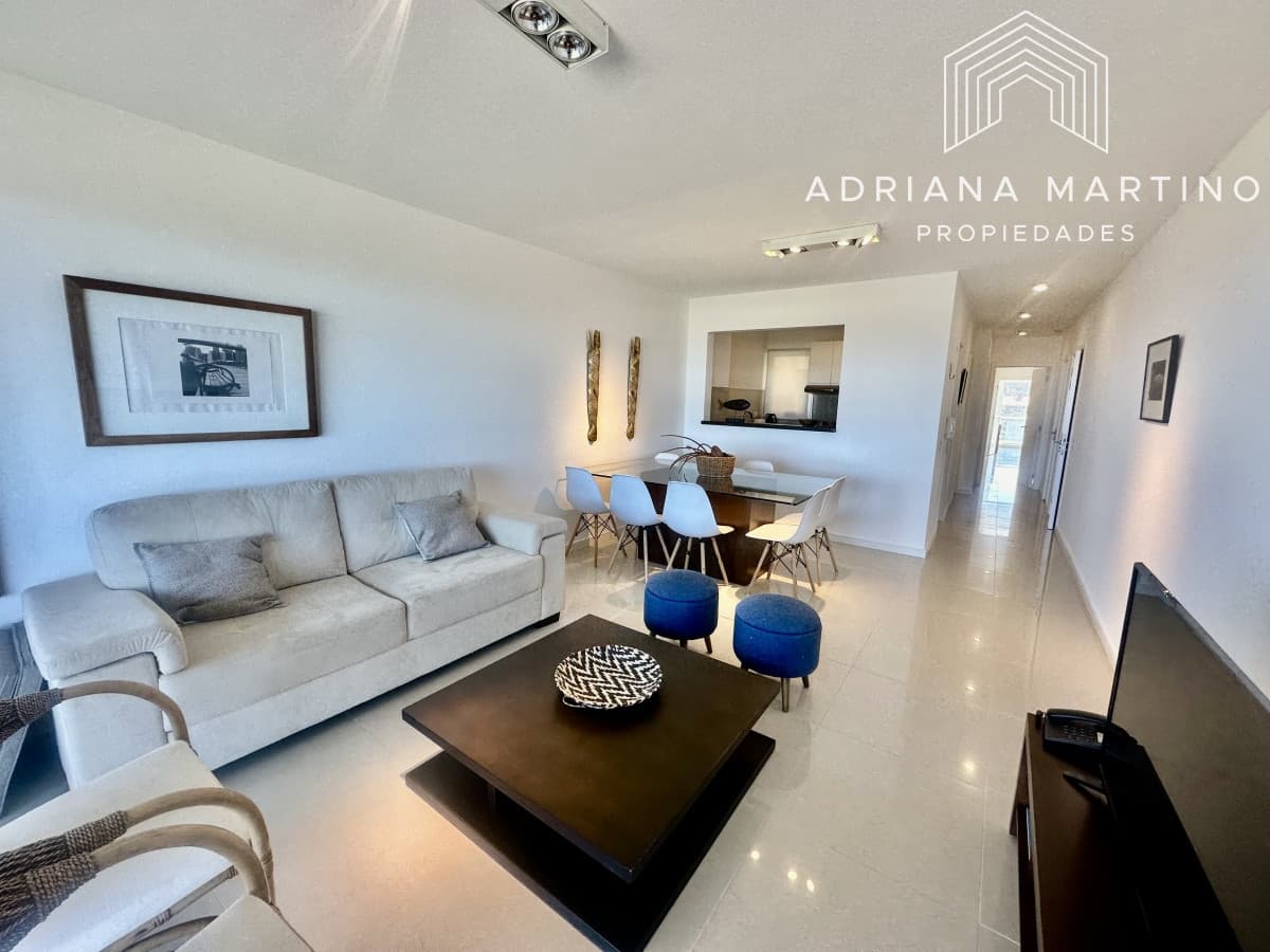 Excelente apartamento en primera línea playa brava