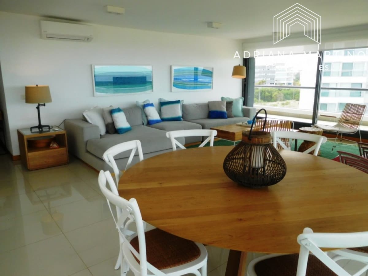 Gran planta en primera linea al mar