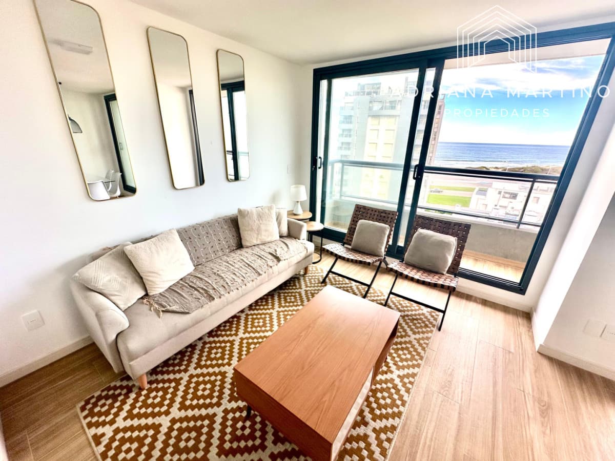 Moderno apartamento en venta en Playa Brava, a pasos del mar