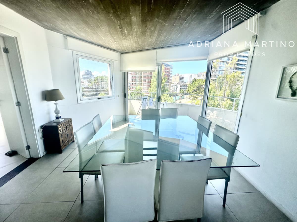 Excelente apartamento en venta a metros de Playa Brava