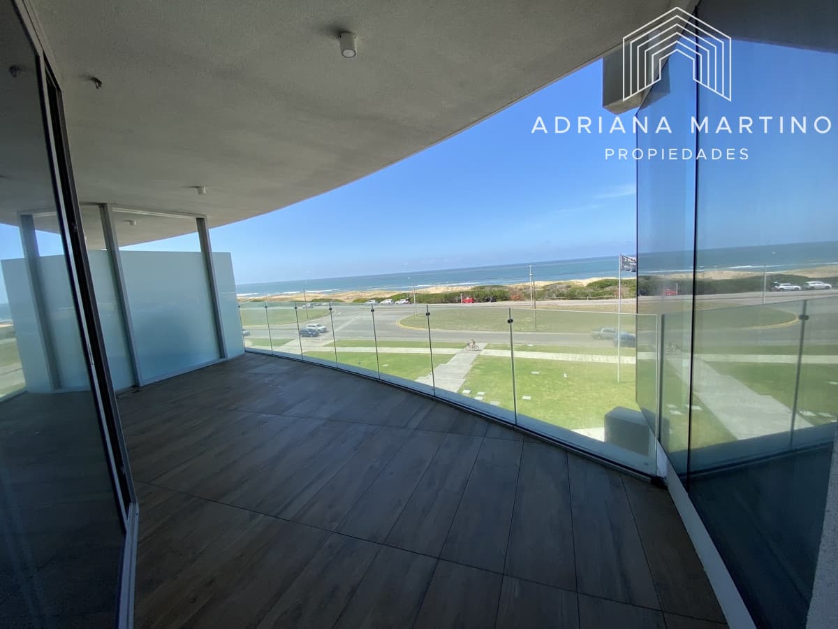 Excelente apartamento en venta primera línea playa brava