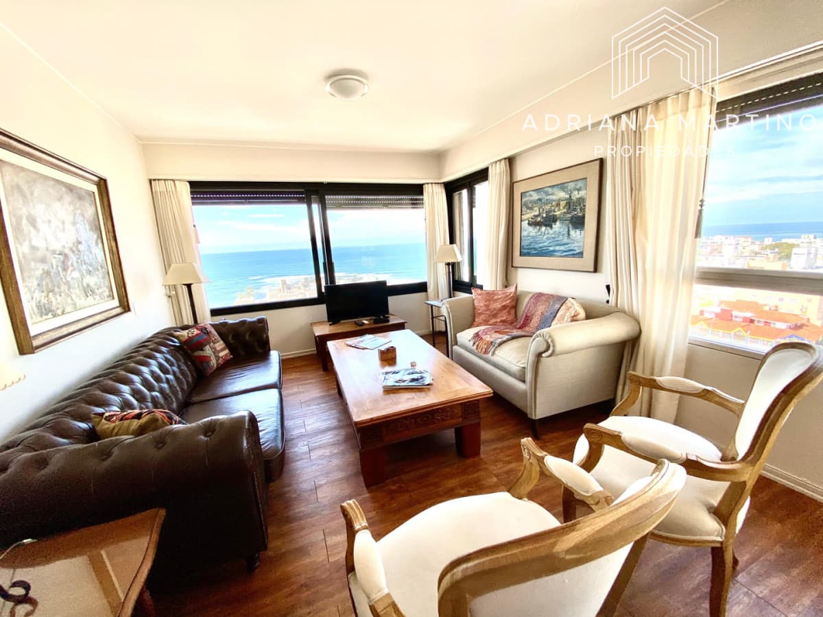 Piso alto en Peninsula con excelente vista al mar