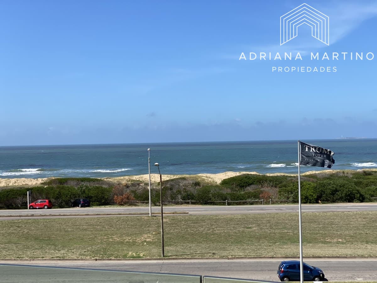 Excelente apartamento en venta primera línea playa brava