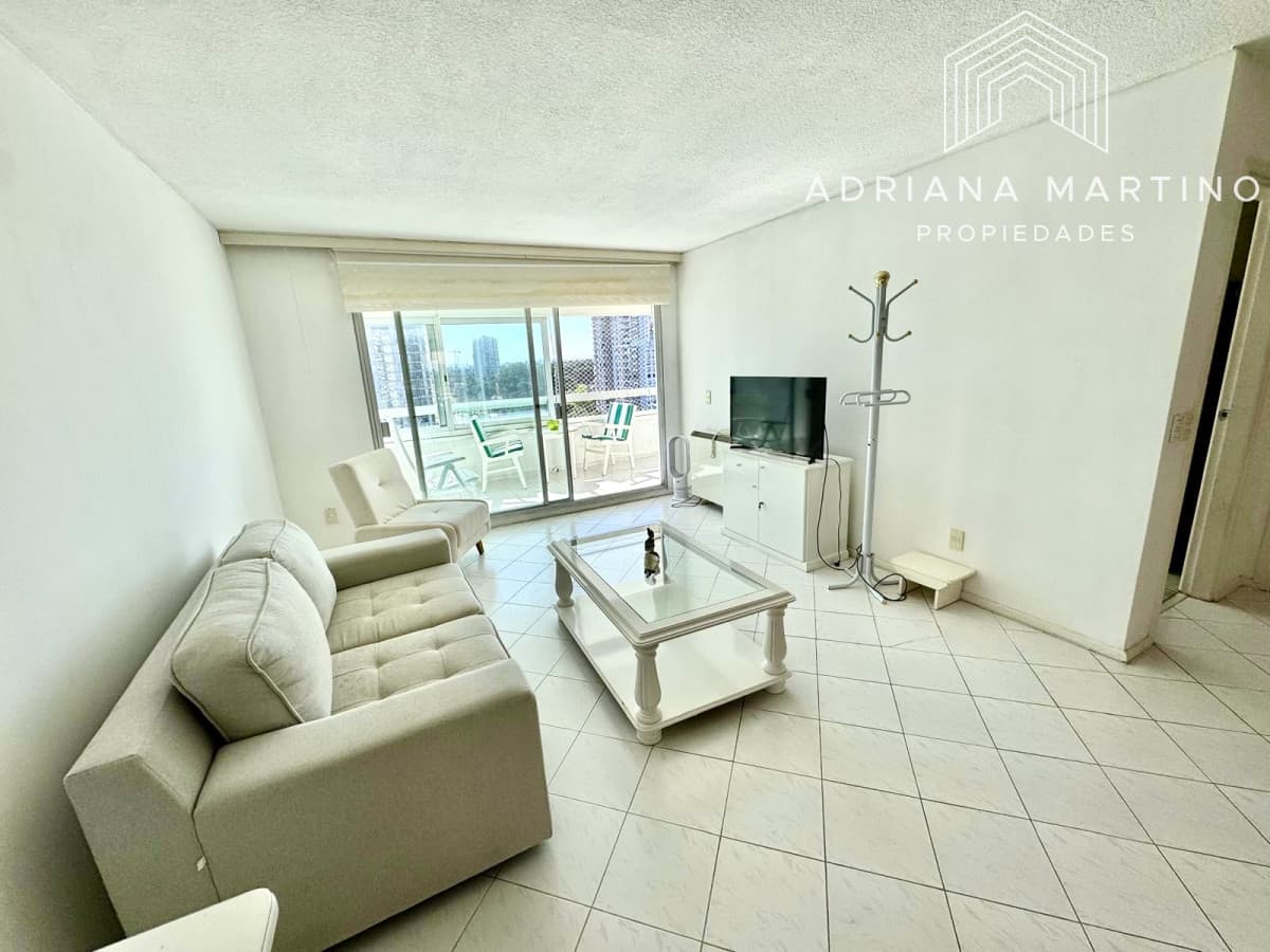 Apartamento en Venta – Punta del Este, Av. Roosevelt
