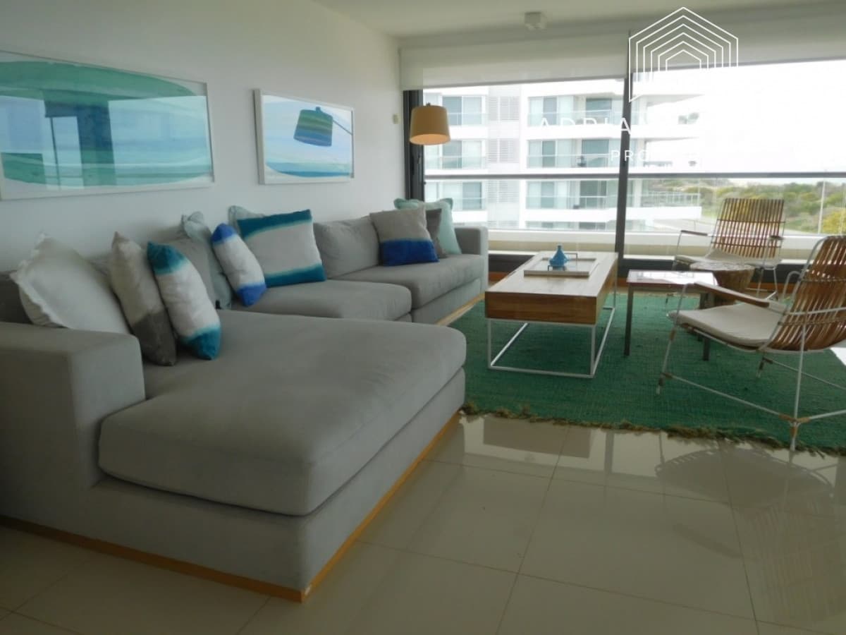 Gran planta en primera linea al mar