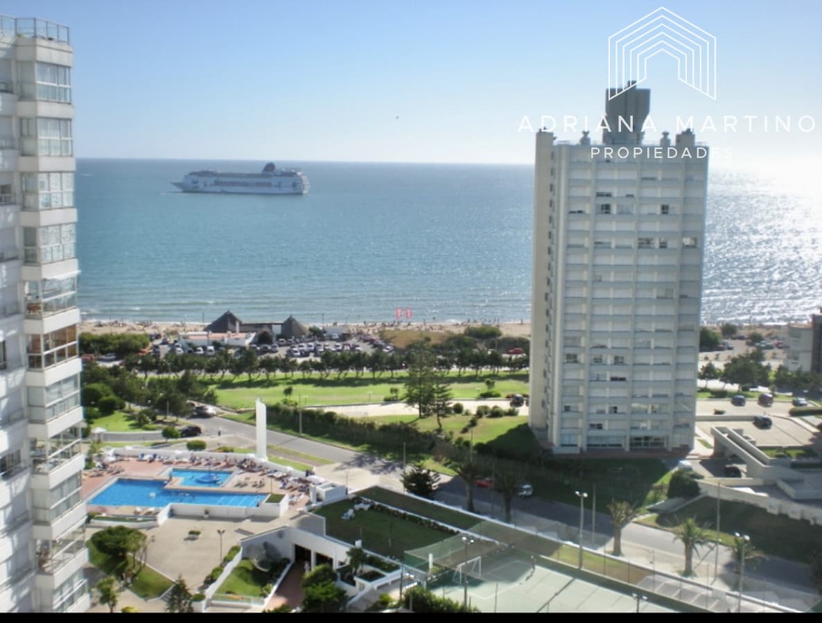 Excelente apartamento con vista al mar