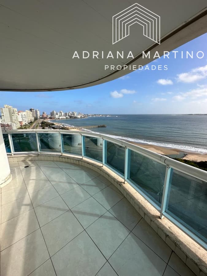 Hermoso y amplio apartamento en playa Mansa, Punta del Este!