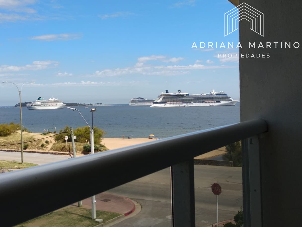 Apartamento en Venta en Playa Mansa – A Pasos del Mar