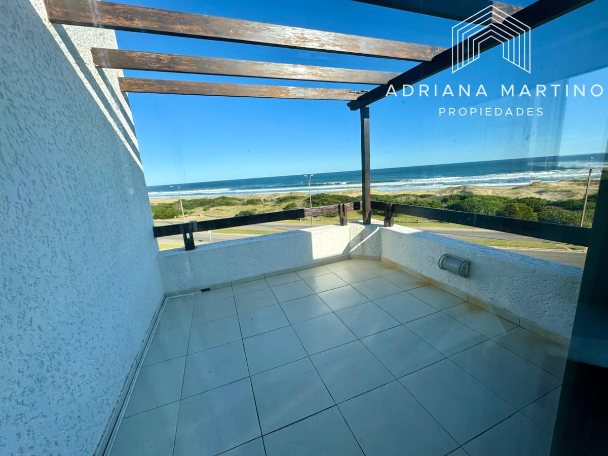 Excelente apartamento en primera línea