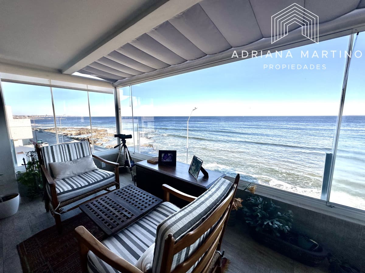 Excelente apartamento en primera línea playa brava