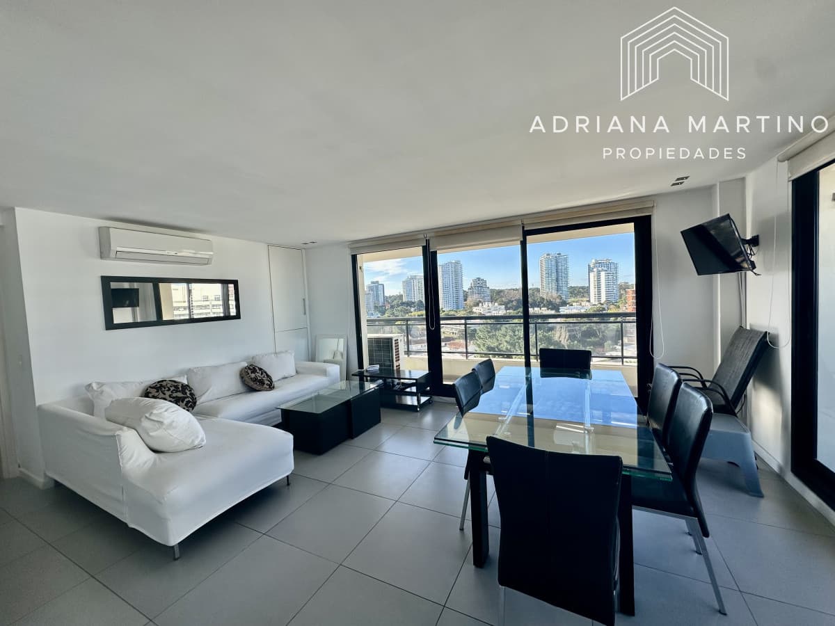 Excelente apartamento a metros de playa brava con vista al mar