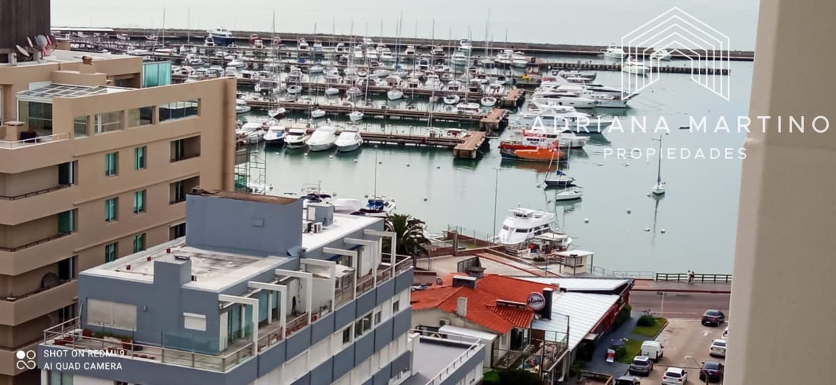 Muy lindo apartamento ubicado en península Punta del Este, la mejor vista al puerto y a la playa Brava!