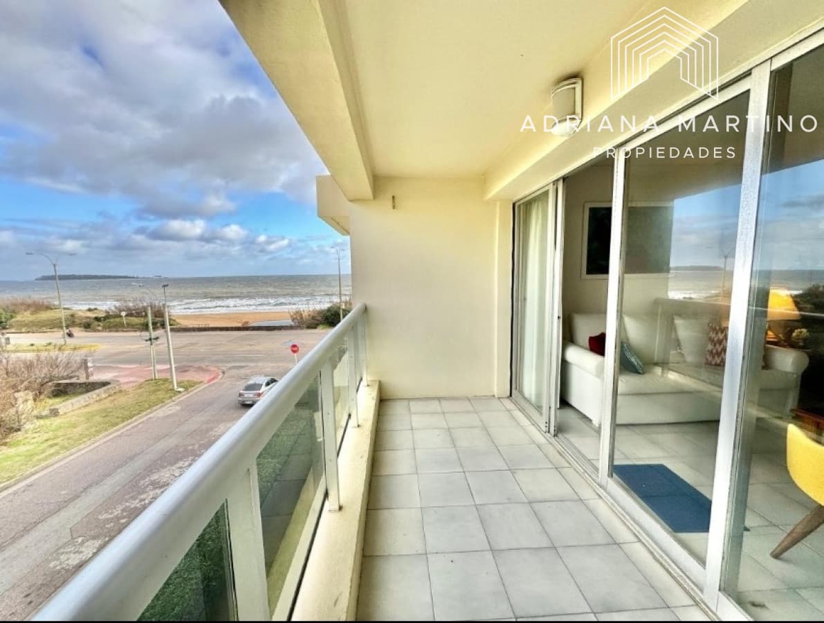 Apartamento en Venta en Playa Mansa – A Pasos del Mar