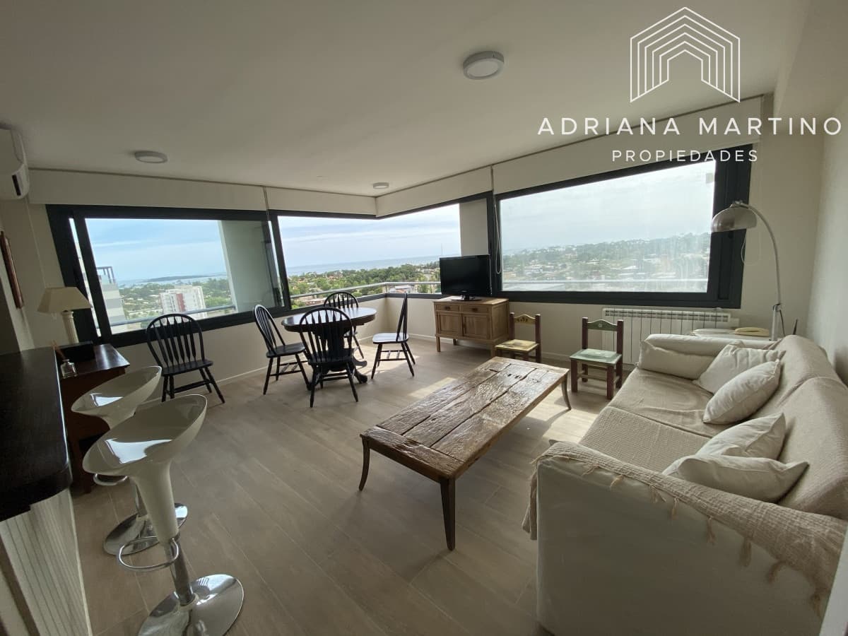 Excelente Pent House con hermosa vista al mar y espectacular terraza con yacuzzi.
