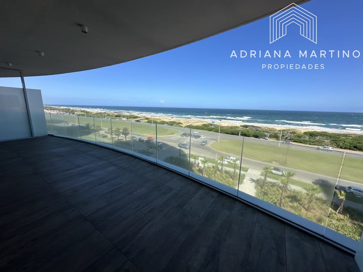 Apartamento de categoría en primera línea brava