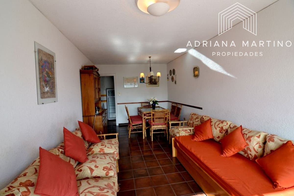 Excelente apartamento ubicado en Aidy Grill, a pasos de todo.