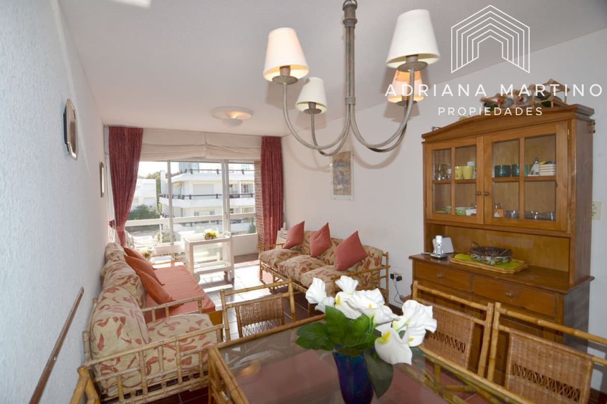 Excelente apartamento ubicado en Aidy Grill, a pasos de todo.