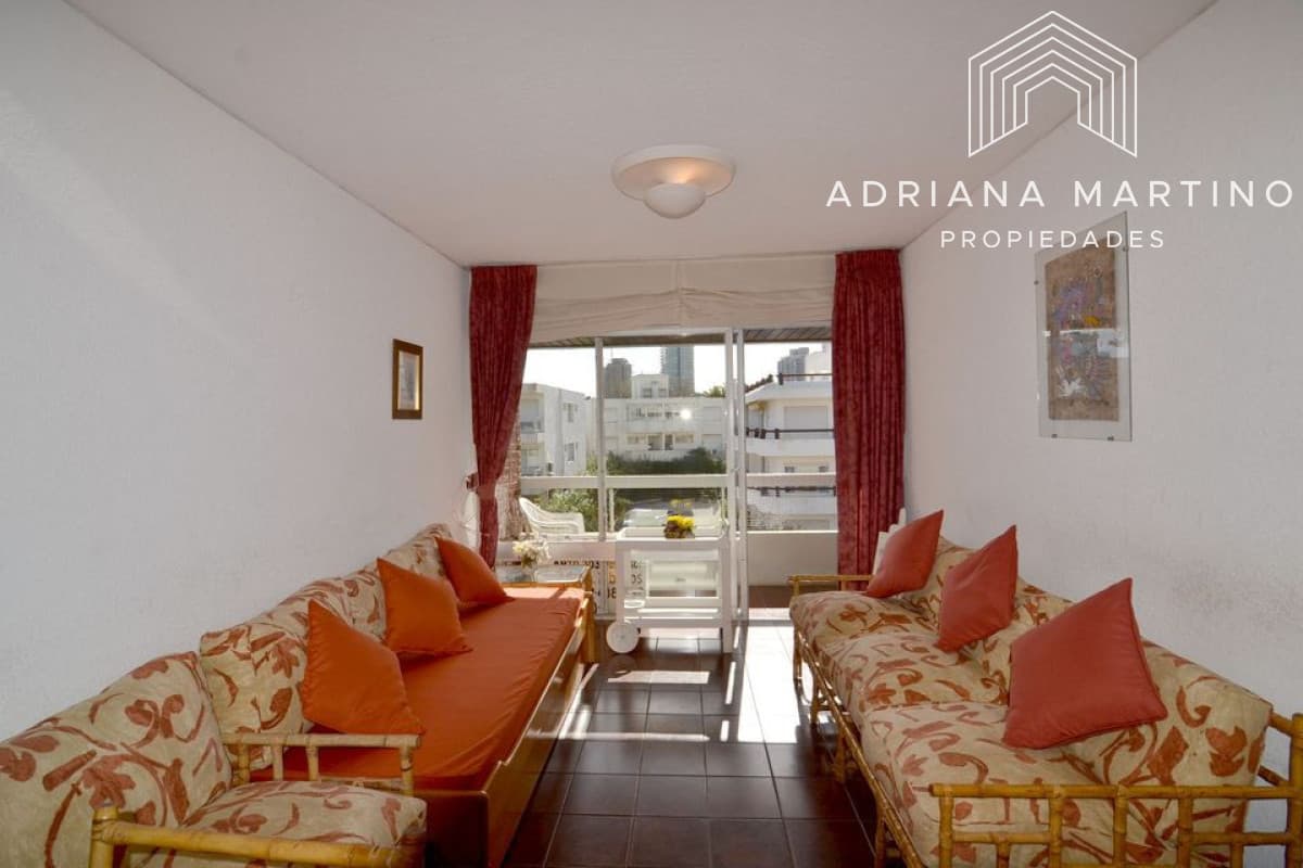 Excelente apartamento ubicado en Aidy Grill, a pasos de todo.