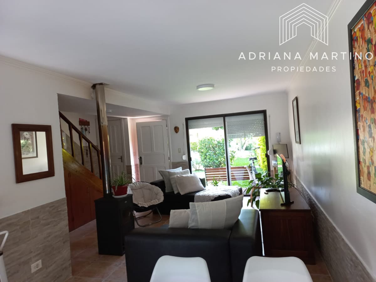 Hermoso tripex con parrillero en zona ideal para vivir todo el año.