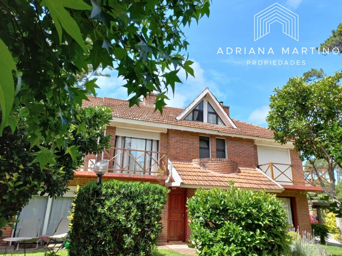 Hermoso tripex con parrillero en zona ideal para vivir todo el año.