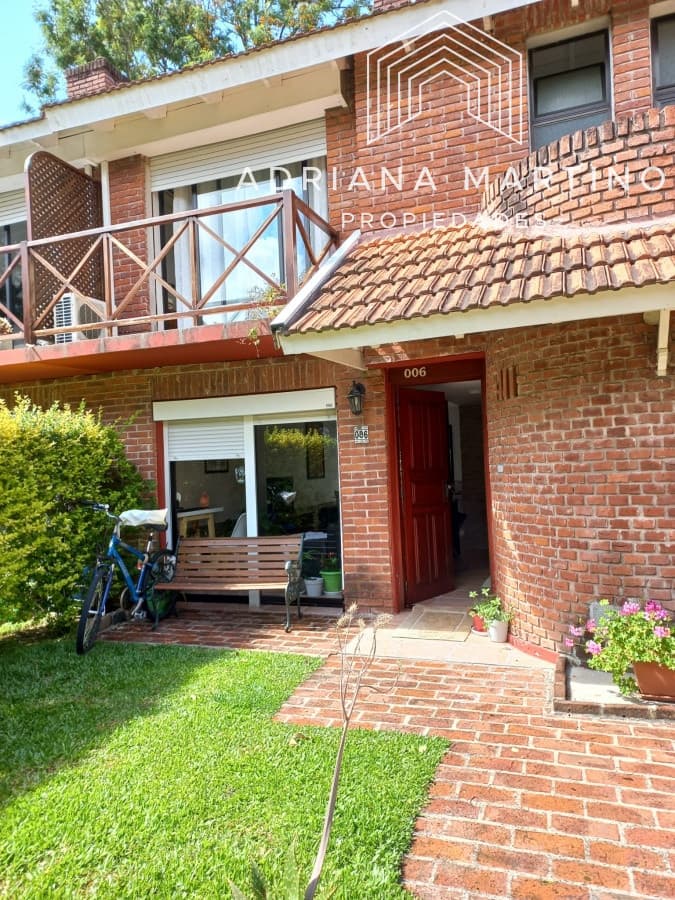 Hermoso tripex con parrillero en zona ideal para vivir todo el año.