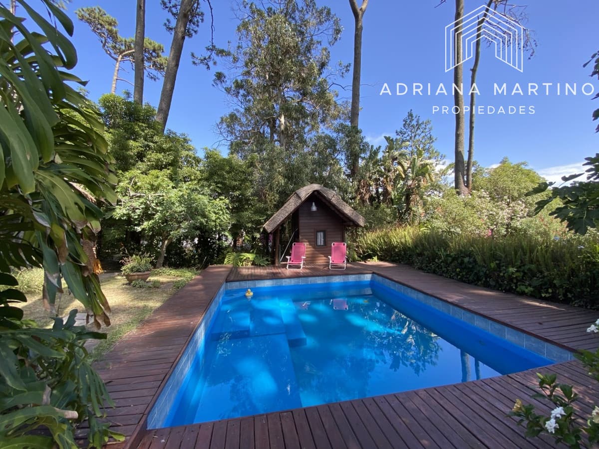 Casa en Pinares 3 dormitorios con piscina y parrillero, ideal para tus vacaciones!