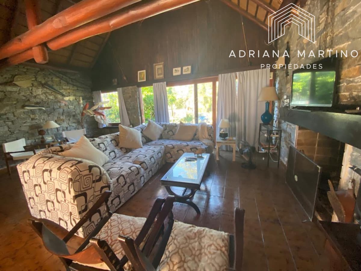 Casa en Pinares 3 dormitorios con piscina y parrillero, ideal para tus vacaciones!