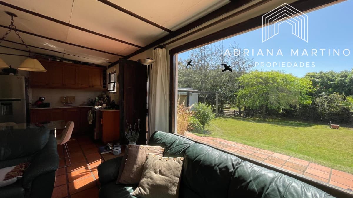 Venta de Casa a Metros del Mar – Entorno Natural y Amplio Terreno