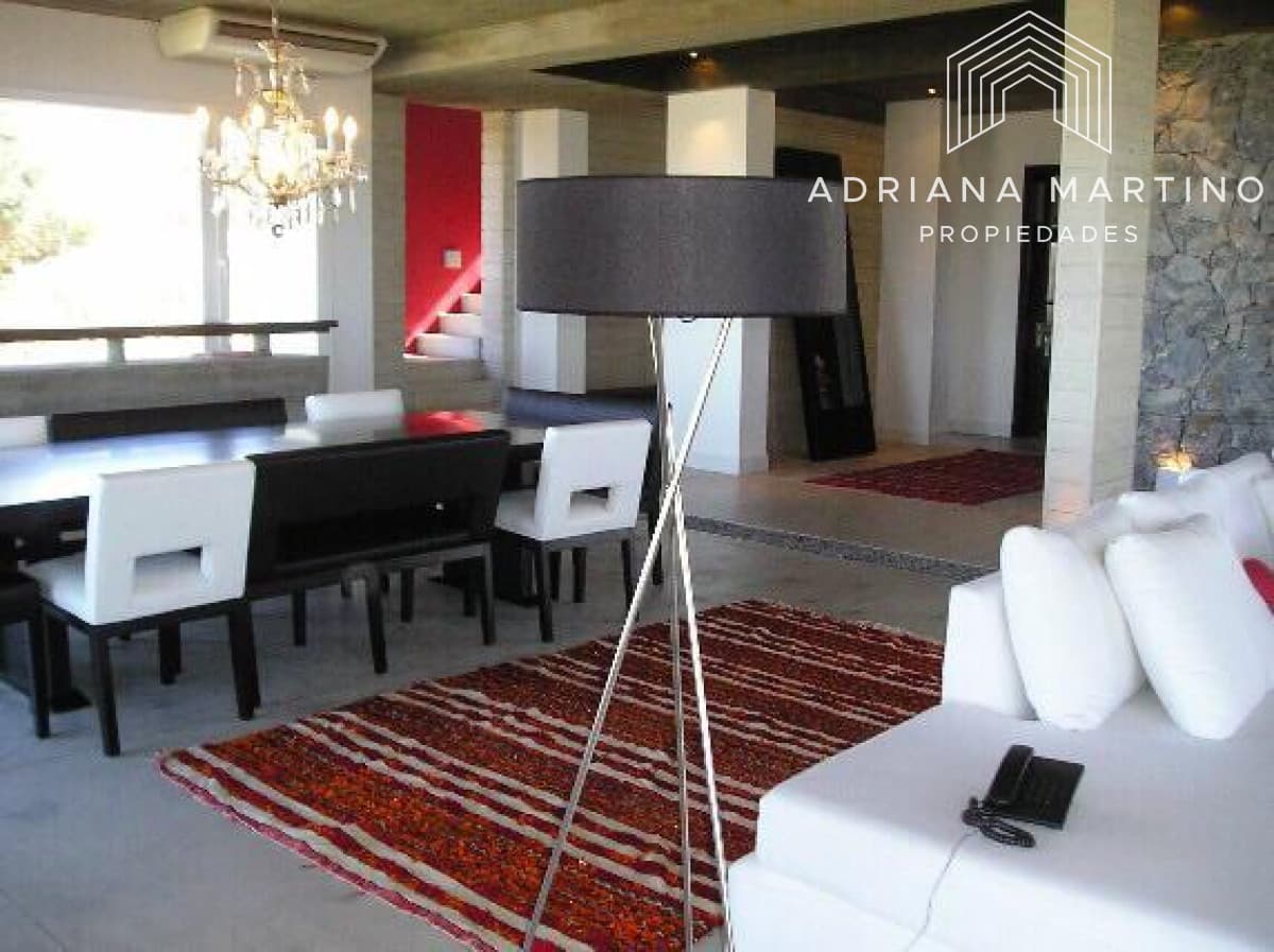 Hermosa casa en uno de los mas exclusivos balnearios de Punta del Este.
